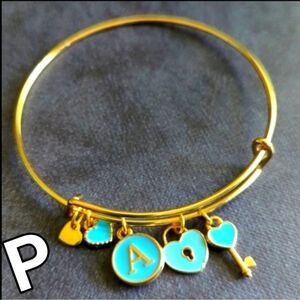 bite & pout "P" Charm Bangle
